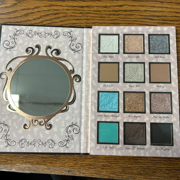 DISNEY Princess Cinderella - 12 Color EyeShadow Palette With Mirror - Picture 2 of 3